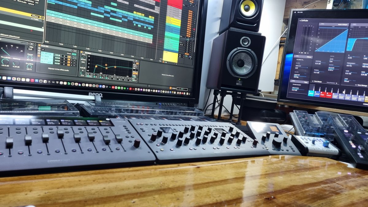 Contrôleurs et surface de travail pour la création musicale